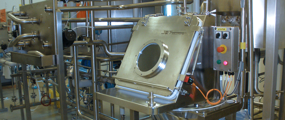Laboratory setting with an extraction support system to crush large powder blocks caused by agglomeration